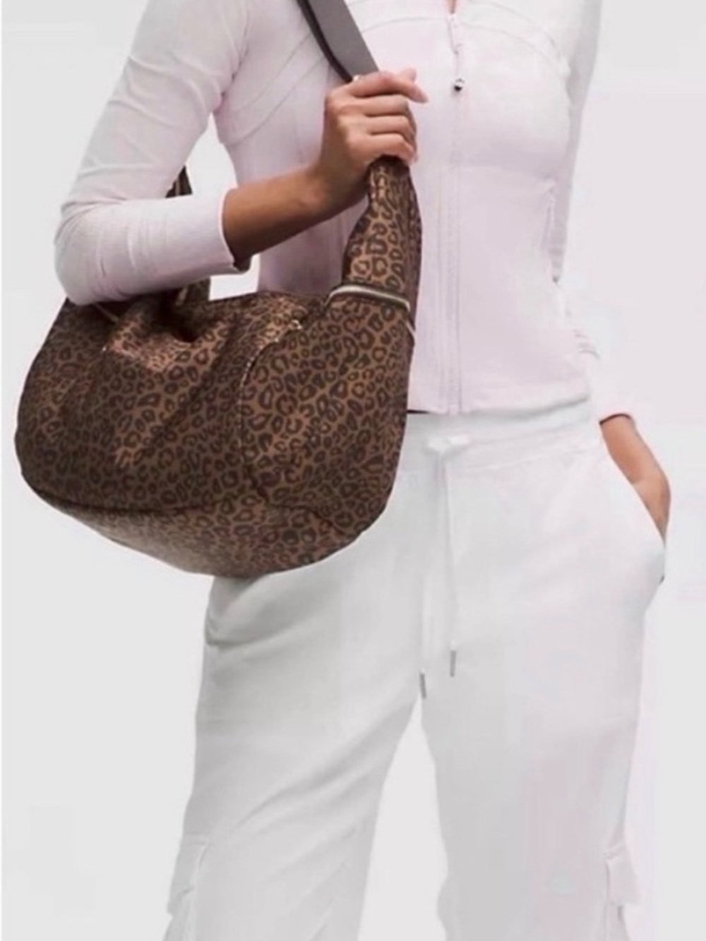 Lululemon Slouchy Sling Bag 13L - Leopard print